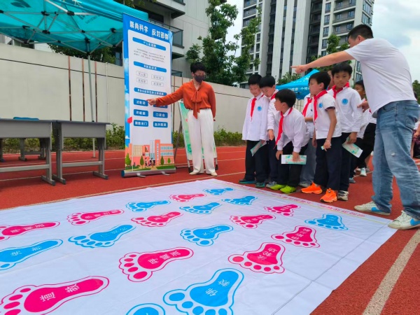 600浙江丽水：流动少年宫“反邪”趣无穷  守护童心筑防线 图片1_副本.jpg